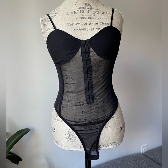 Cute mesh black corset bodysuit
Size: S - Picture 2 of 10